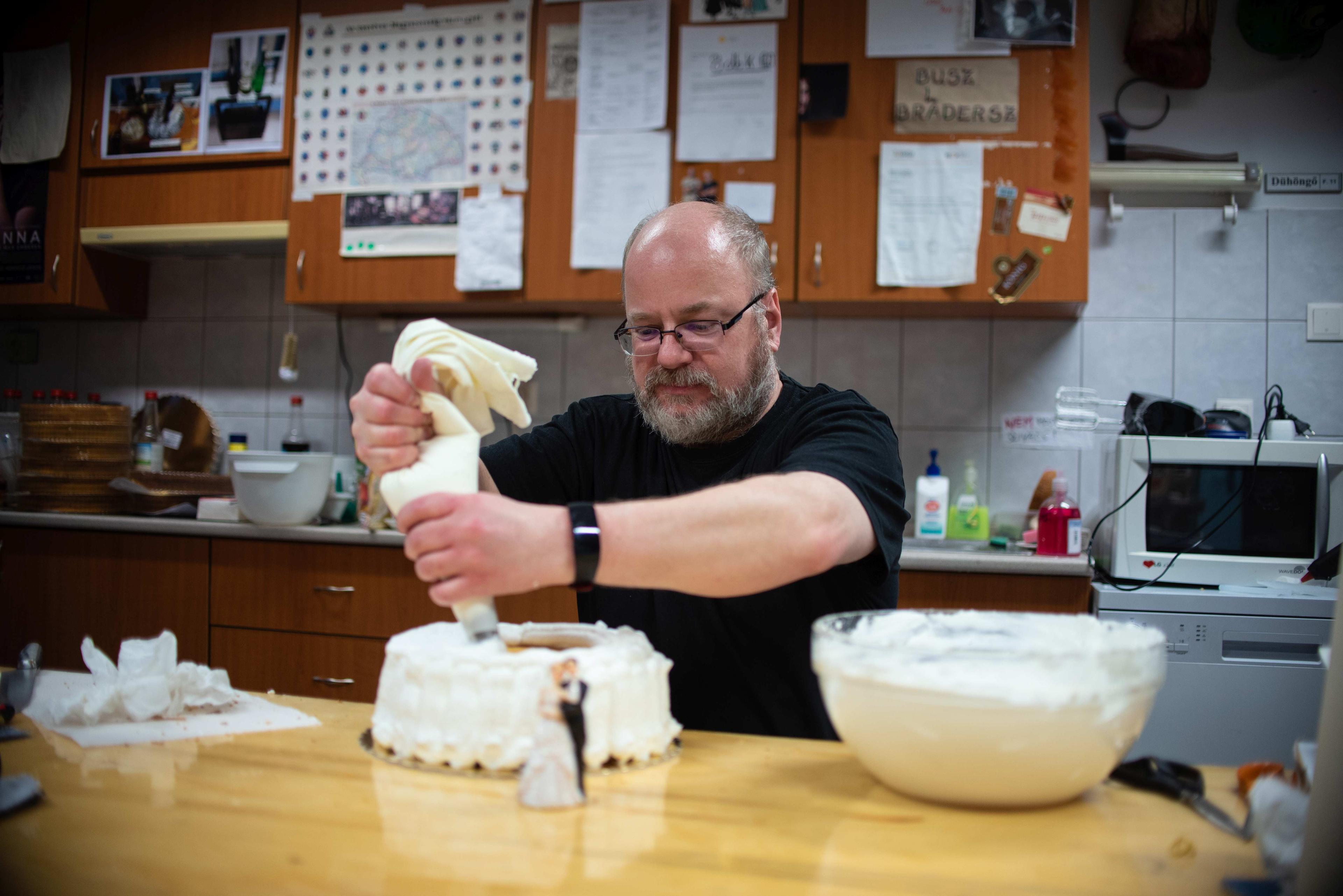 30 éve kellékek között! hír képe 30 éve kellékek között! hír képe