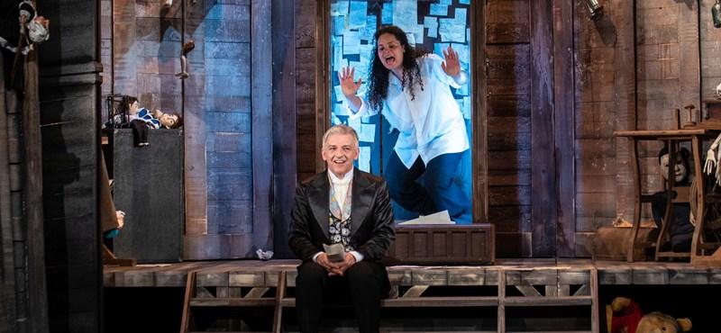 Alföldi Róbertnél már csak mi élvezzük jobban a sötét, morbid humort hír képe Alföldi Róbertnél már csak mi élvezzük jobban a sötét, morbid humort hír képe