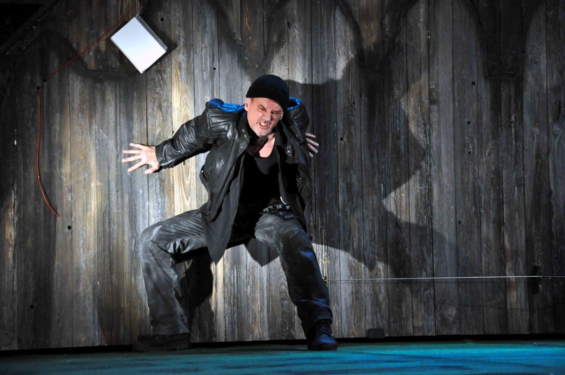 Az emberiség törött cserepei a kakukkfészekben sem találnak menedéket hír képe Az emberiség törött cserepei a kakukkfészekben sem találnak menedéket hír képe