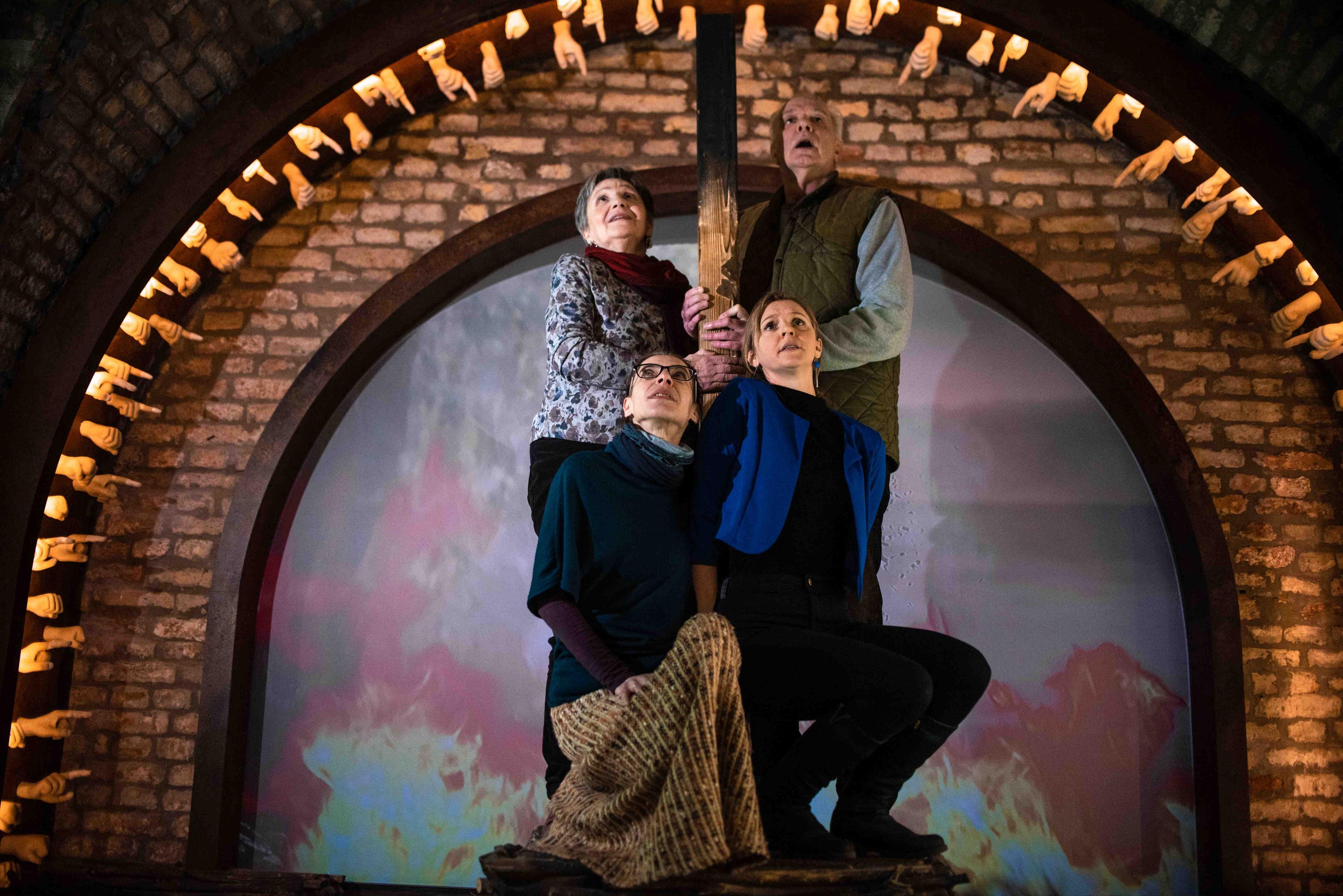 Barnák az ördöggel szerződött, Menczel Andrea seprűn lovagolt, Jakab Tamás pedig kiszopta a szőlőtőkéből a bort: egyikük sem kerülte el a máglyát 2 Barnák az ördöggel szerződött, Menczel Andrea seprűn lovagolt, Jakab Tamás pedig kiszopta a szőlőtőkéből a bort: egyikük sem kerülte el a máglyát 2