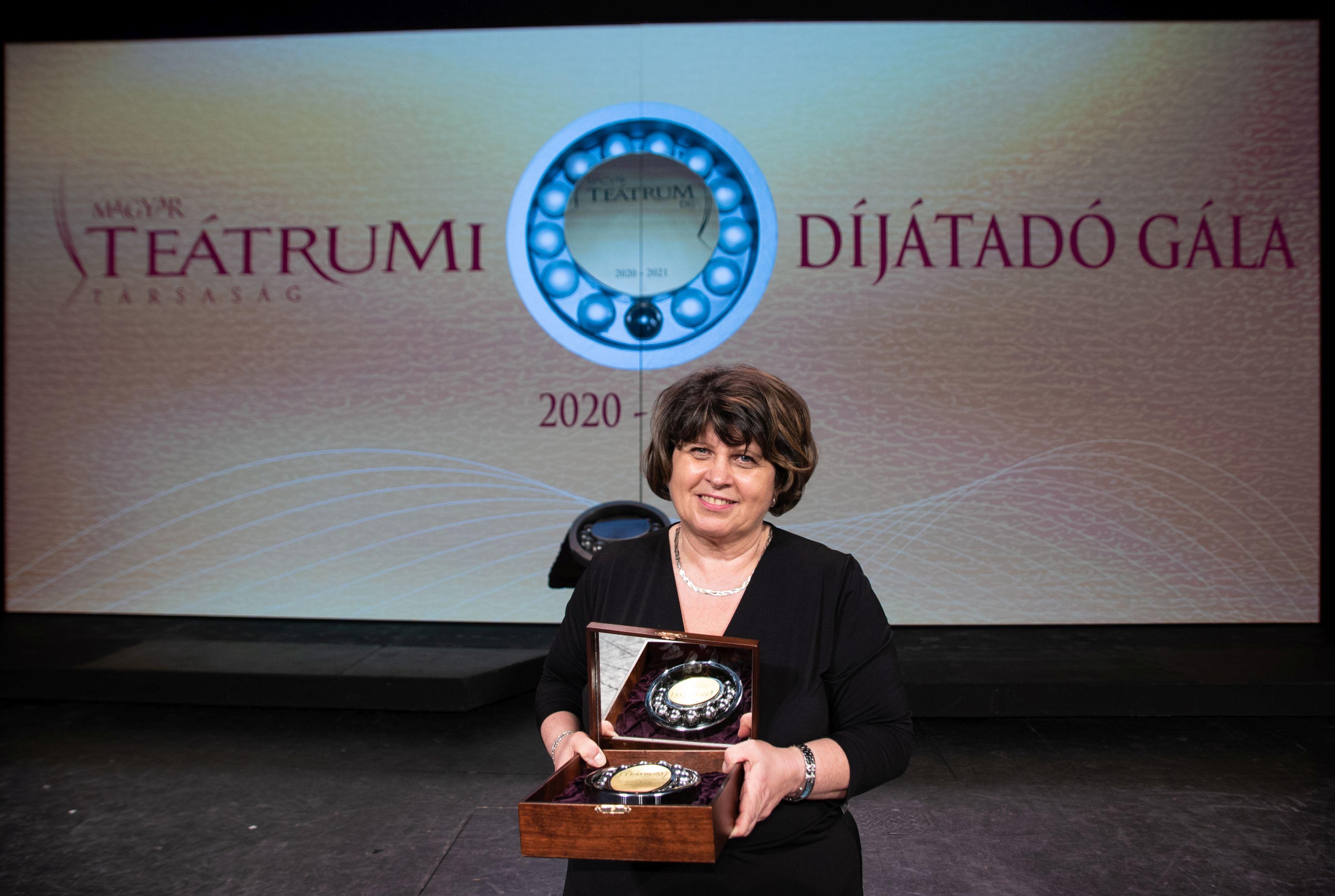 Elismerő szakmai díjat kapott Tóth Ágnes jelmeztárvezetőnk hír képe Elismerő szakmai díjat kapott Tóth Ágnes jelmeztárvezetőnk hír képe