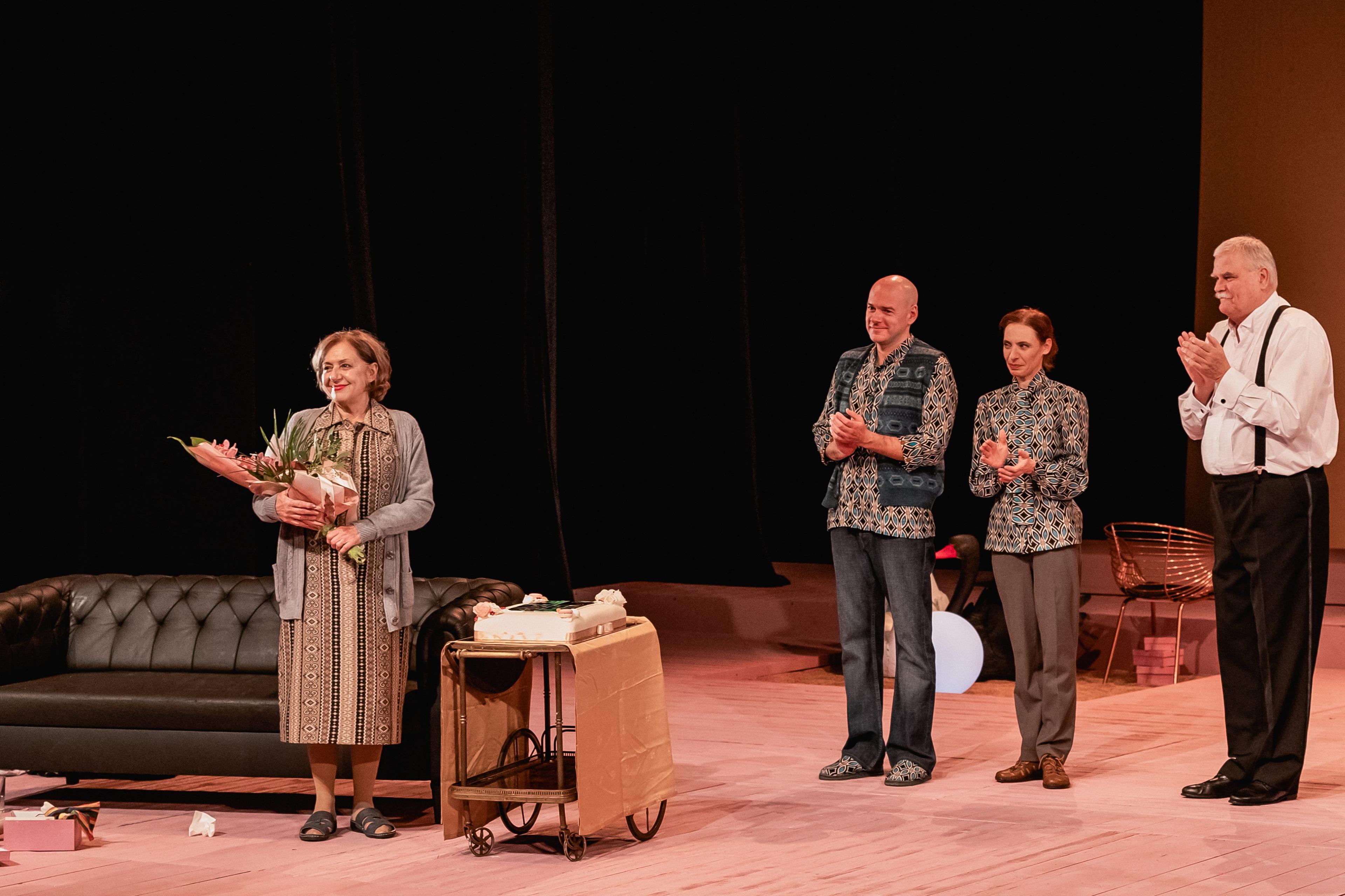 Fekete Gizi! Köszönjük! Negyvenöt éve szerződött a Szegedi Nemzeti Színház örökös tagja a színházhoz 1 Fekete Gizi! Köszönjük! Negyvenöt éve szerződött a Szegedi Nemzeti Színház örökös tagja a színházhoz 1