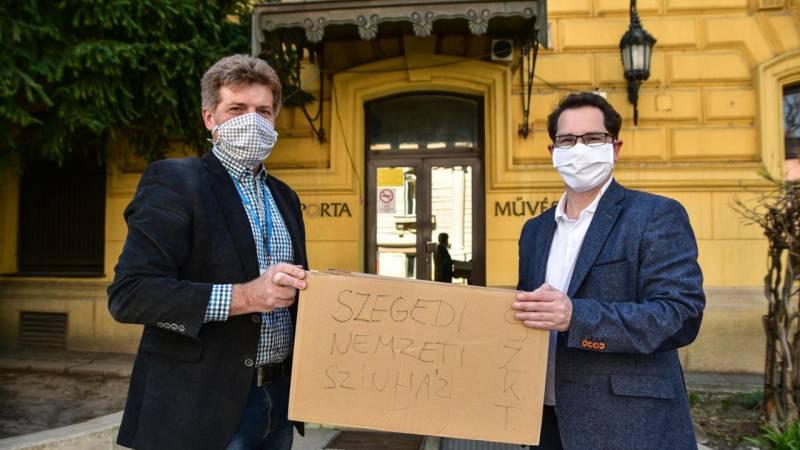 Jelmezek helyett arcmaszkokat varrtak a színházban: a szegedi troli- és villamosvezetőket védik majd a frontvonalban hír képe Jelmezek helyett arcmaszkokat varrtak a színházban: a szegedi troli- és villamosvezetőket védik majd a frontvonalban hír képe