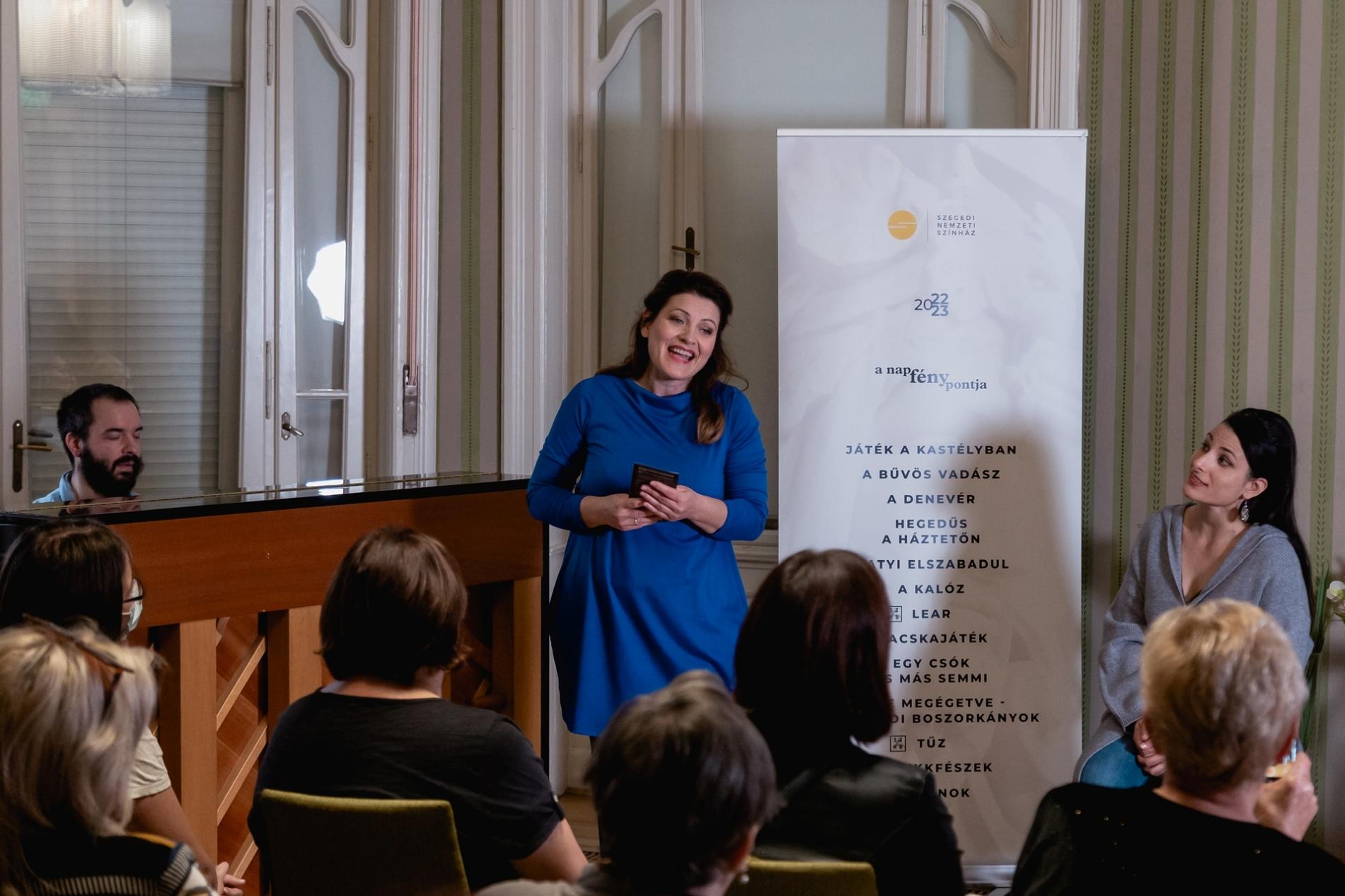 Közönségtalálkozó a Reök-palotában: A bűvös vadász misztikus felnőttmese életről, halálról és emberi gyarlóságról 1 Közönségtalálkozó a Reök-palotában: A bűvös vadász misztikus felnőttmese életről, halálról és emberi gyarlóságról 1