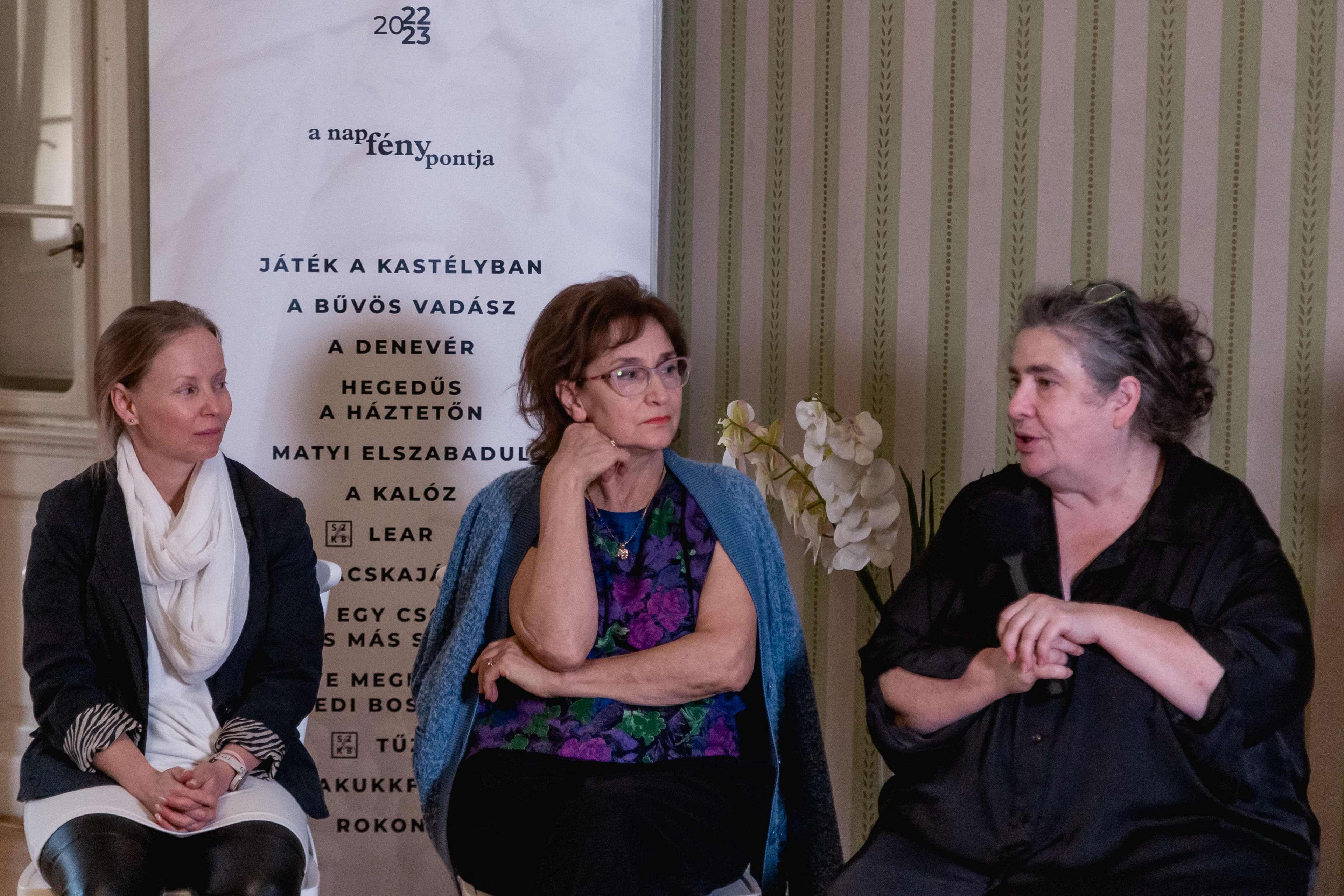 Közönségtalálkozó a Reök-palotában: Macskajáték, avagy miért lehet baj abból, ha esténként átnyávogunk a szomszédba 1 Közönségtalálkozó a Reök-palotában: Macskajáték, avagy miért lehet baj abból, ha esténként átnyávogunk a szomszédba 1