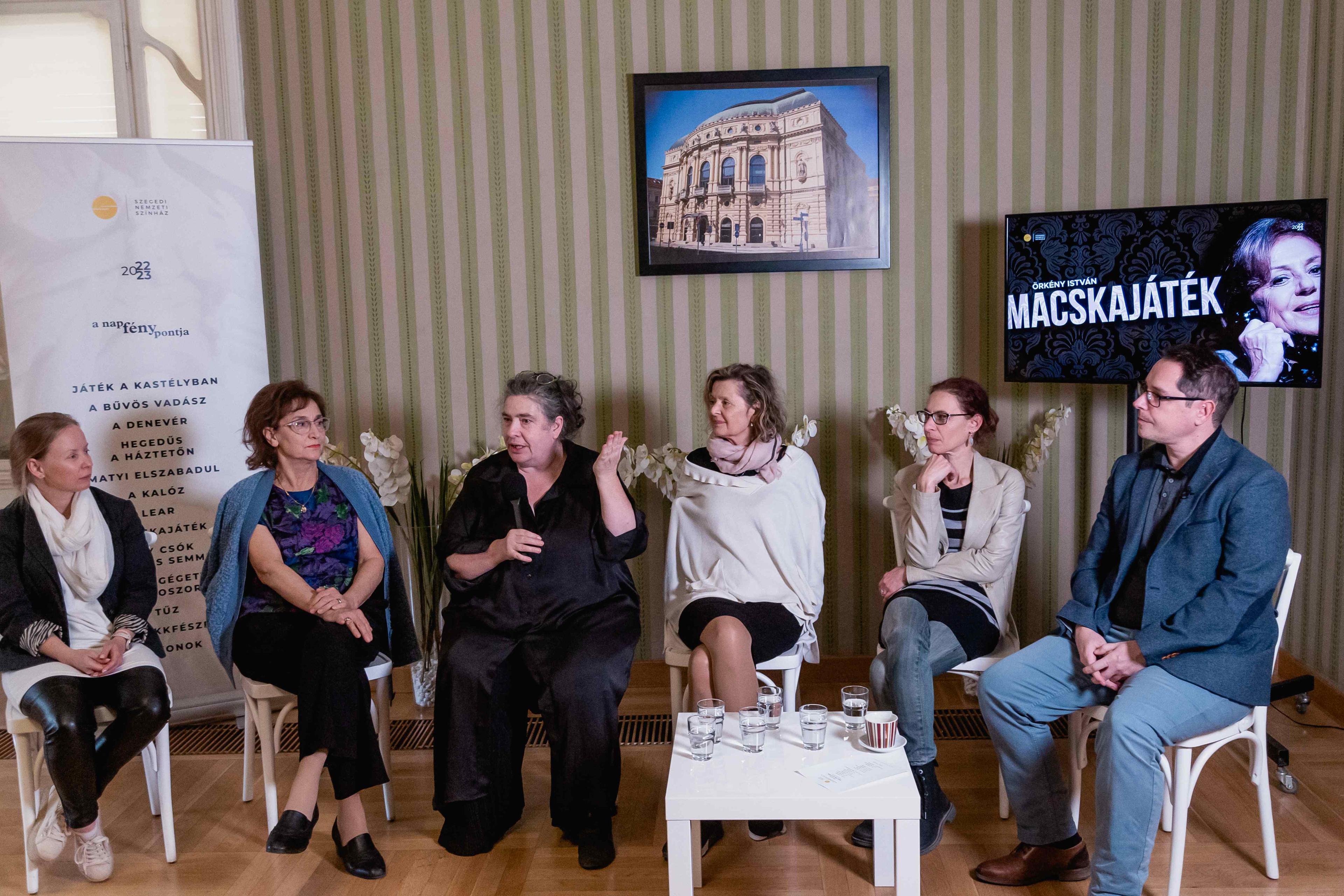 Közönségtalálkozó a Reök-palotában: Macskajáték, avagy miért lehet baj abból, ha esténként átnyávogunk a szomszédba 3 Közönségtalálkozó a Reök-palotában: Macskajáték, avagy miért lehet baj abból, ha esténként átnyávogunk a szomszédba 3