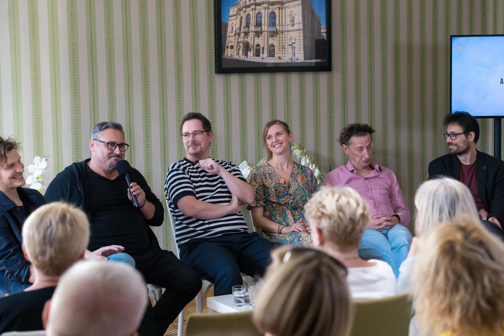 Közönségtalálkozó: Bulgakov hatalmaskodó kisembere és kicsinyeskedő uralkodója együtt elevenedik meg a Kisszínházban fotógaléria képe 4 Közönségtalálkozó: Bulgakov hatalmaskodó kisembere és kicsinyeskedő uralkodója együtt elevenedik meg a Kisszínházban fotógaléria képe 4