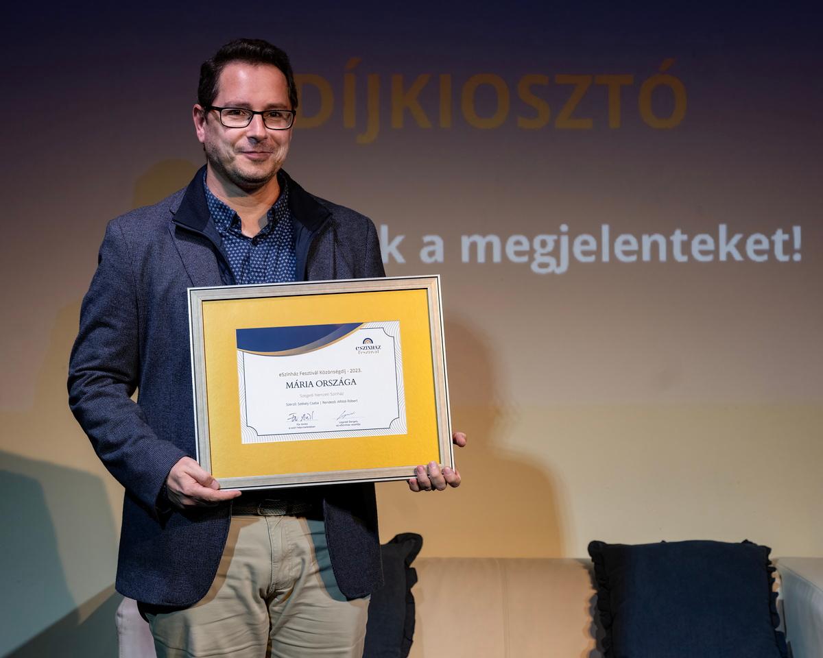 Mária országa a mennybe ment: díjeső hullott a szegedi produkcióra az eSzínház Fesztiválon 4 Mária országa a mennybe ment: díjeső hullott a szegedi produkcióra az eSzínház Fesztiválon 4