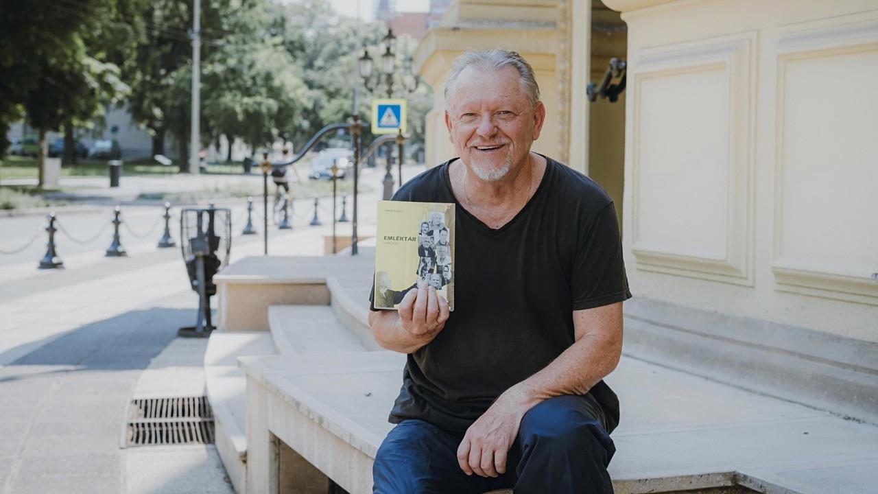 „Minden színész más-más autó” – Somló Gábor új kötetében kollégáira és szegedi színigazgatóira is emlékezik hír képe „Minden színész más-más autó” – Somló Gábor új kötetében kollégáira és szegedi színigazgatóira is emlékezik hír képe
