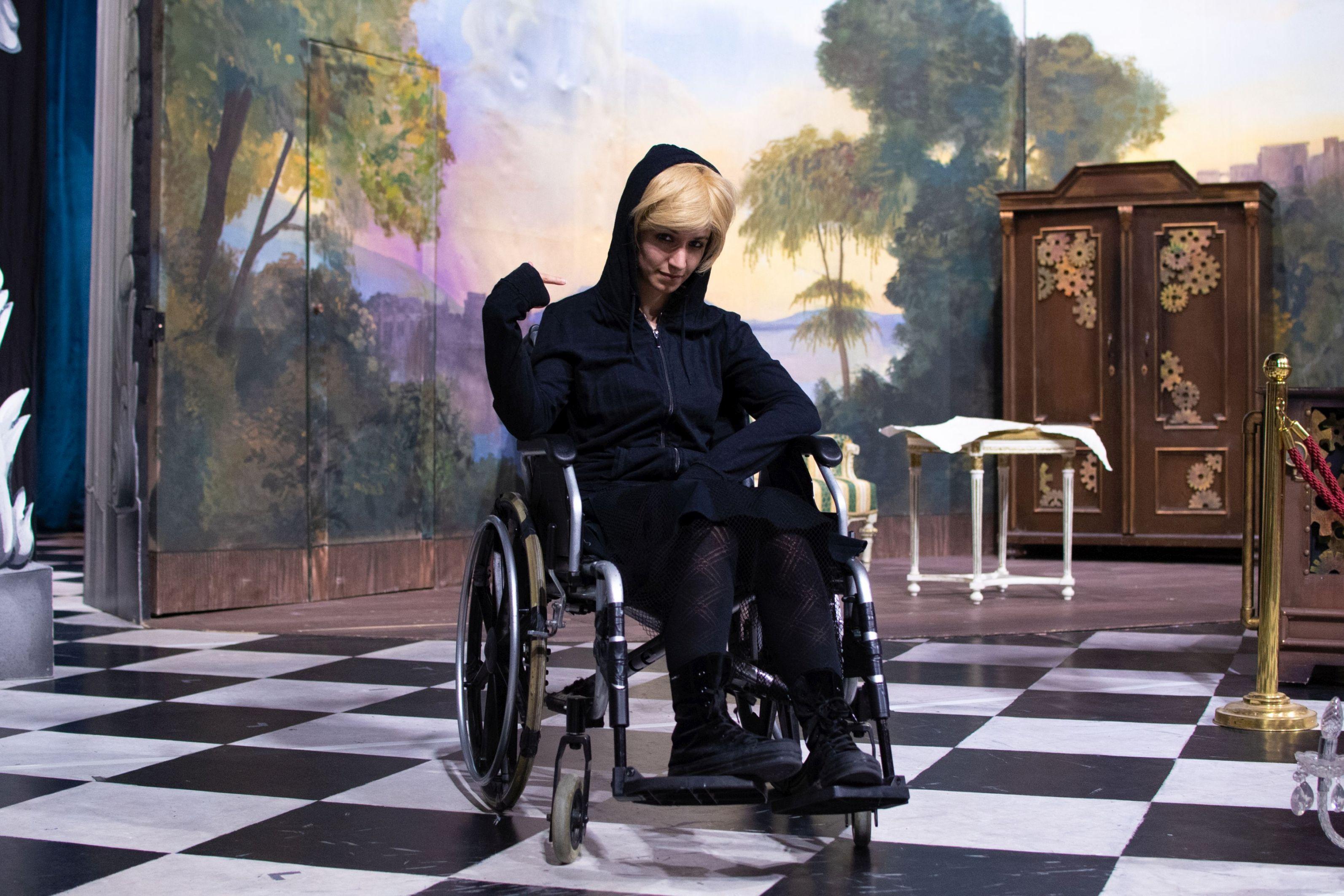 „Mindenképp hinnünk kell abban, hogy van értelme annak, amit csinálunk” – interjú az Időfutárban Zsófit megformáló Bach Zsófiával 1 „Mindenképp hinnünk kell abban, hogy van értelme annak, amit csinálunk” – interjú az Időfutárban Zsófit megformáló Bach Zsófiával 1