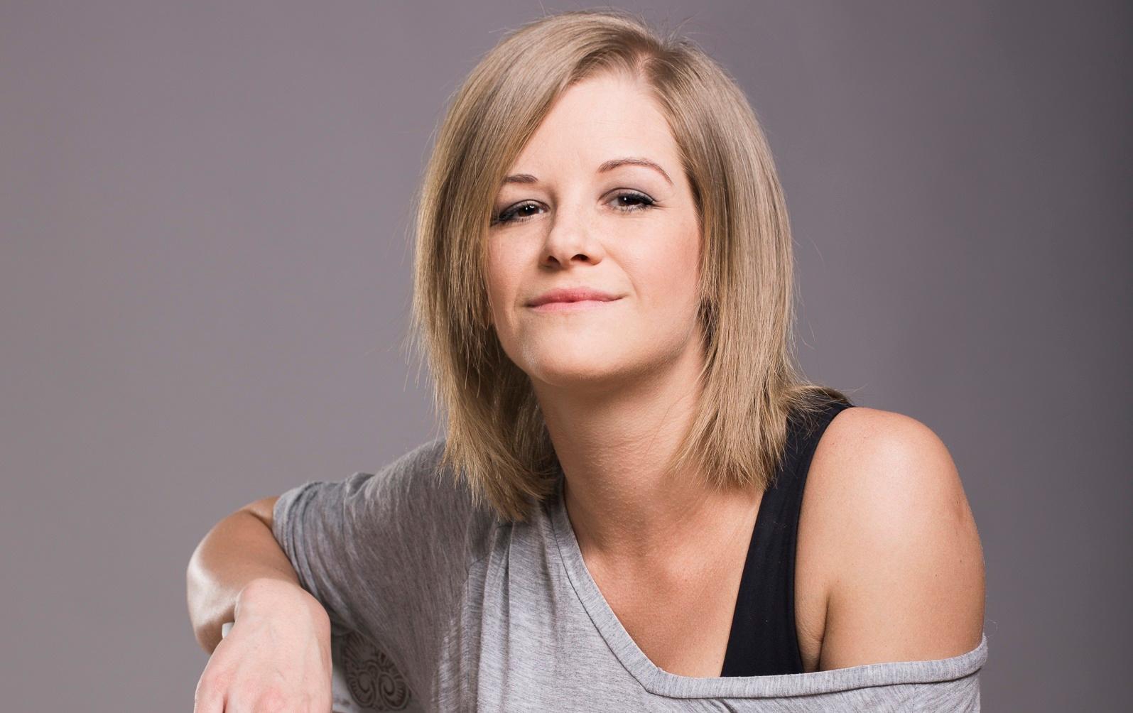 „Nagyon izgalmas, ha egy előadást végignevet a néző, de közben azért megpiszkálgatjuk a lelkét is” – interjú Ágoston Katalinnal. hír képe „Nagyon izgalmas, ha egy előadást végignevet a néző, de közben azért megpiszkálgatjuk a lelkét is” – interjú Ágoston Katalinnal. hír képe