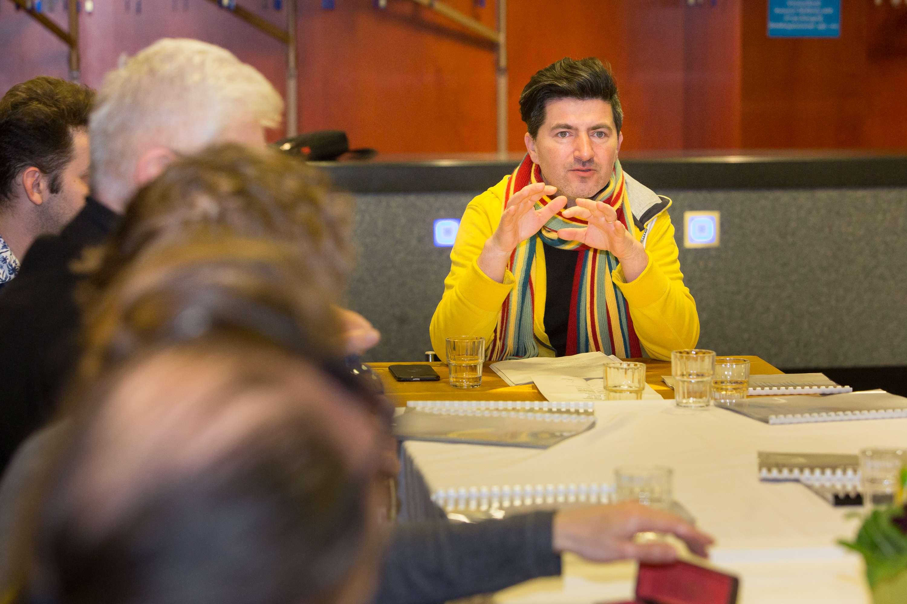 Parasztopera: országokon átívelő koprodukció 1 Parasztopera: országokon átívelő koprodukció 1