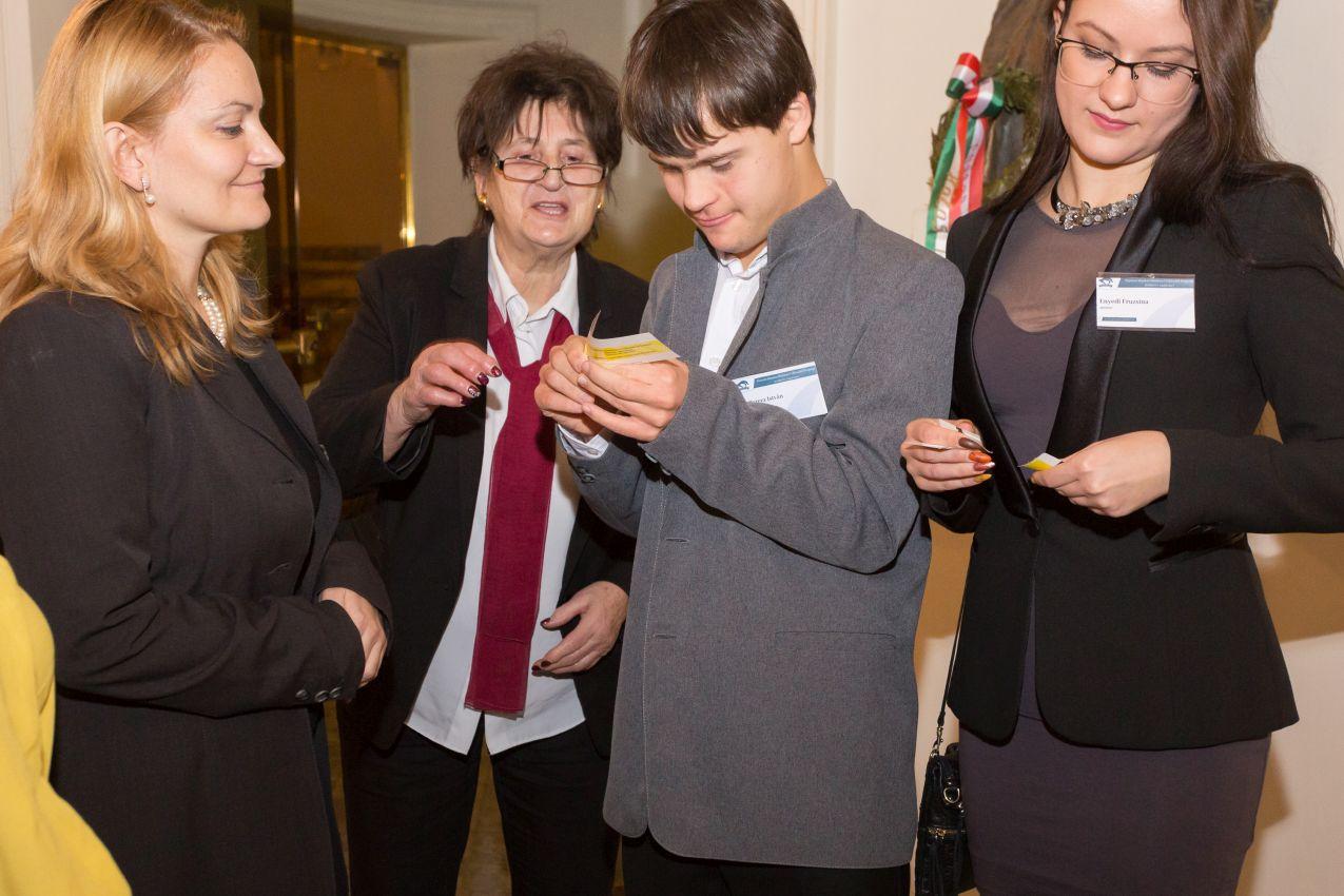 Színházunk  a megváltozott munkaképességű fiatalokért 3 Színházunk  a megváltozott munkaképességű fiatalokért 3