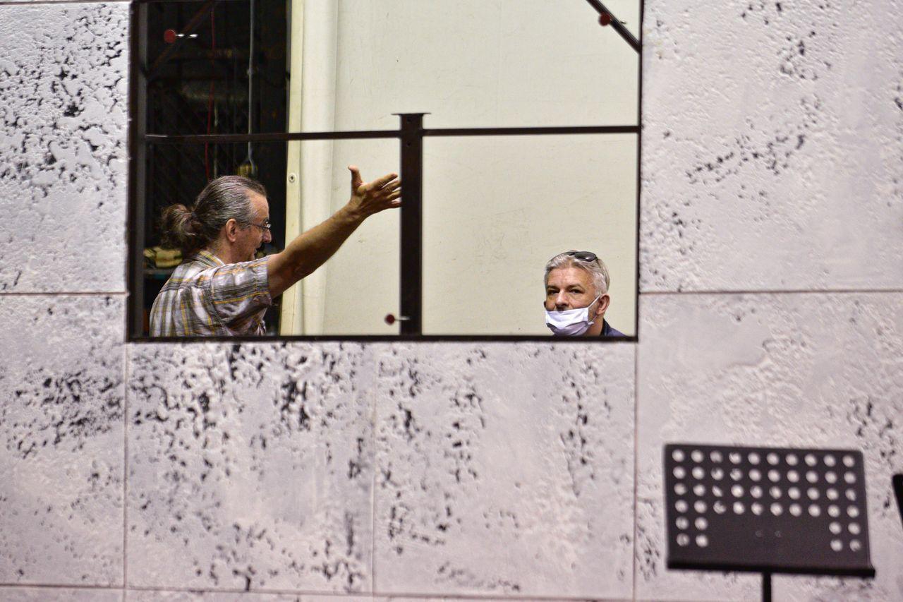 Újra próbálják az 1984-et a Szegedi Nemzeti Színházban Alföldi Róberttel: a vírushelyzet erősen aláhúzta Orwell disztópiájának mondanivalóját hír képe Újra próbálják az 1984-et a Szegedi Nemzeti Színházban Alföldi Róberttel: a vírushelyzet erősen aláhúzta Orwell disztópiájának mondanivalóját hír képe