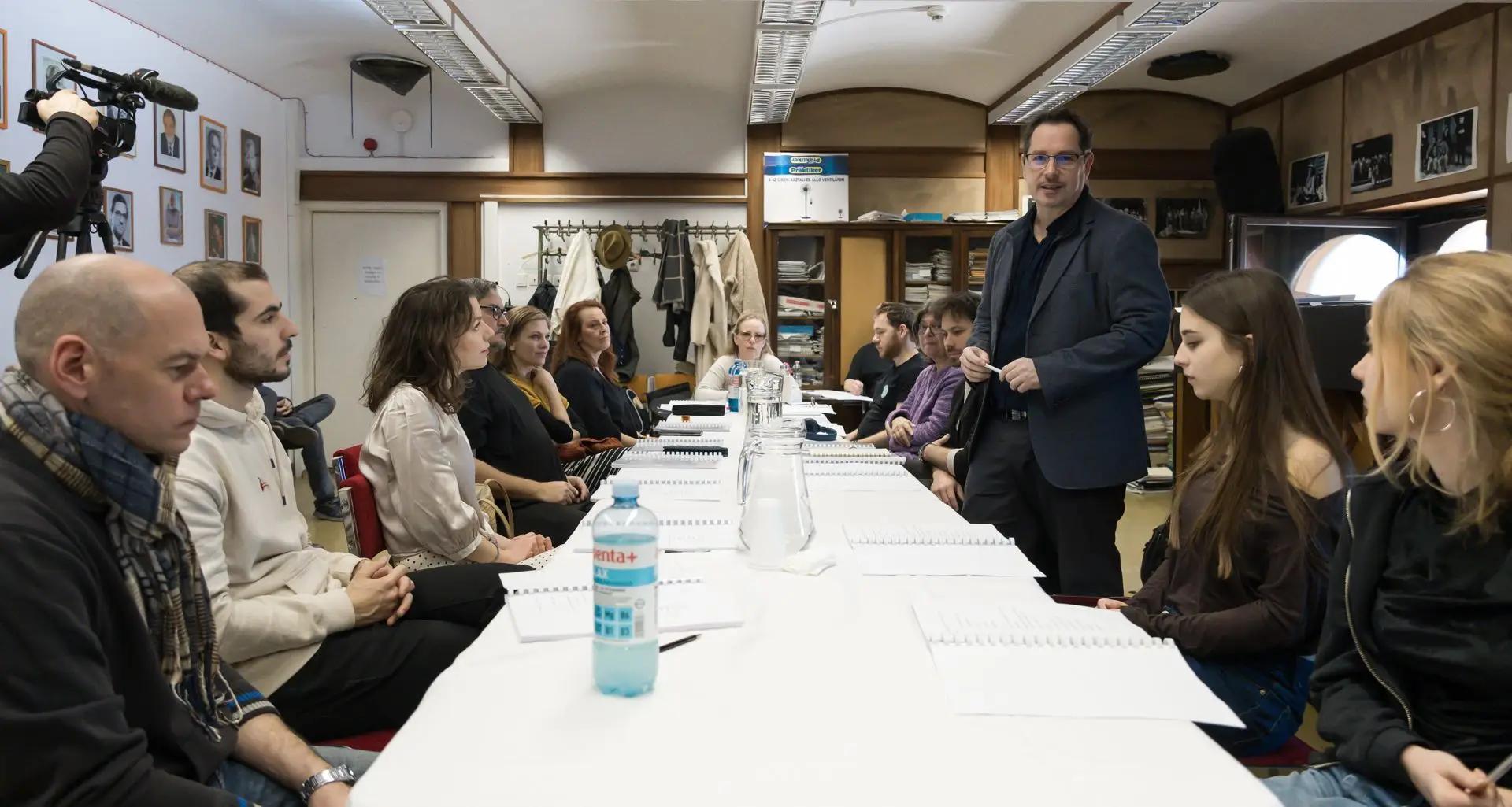 Színre lépnek a Teljesen idegenek hír képe Színre lépnek a Teljesen idegenek hír képe